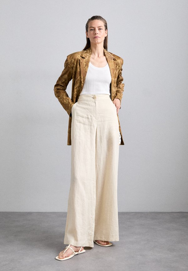 Stuart Weitzman FLAT