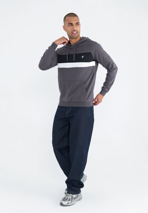 Pier One by Zalando