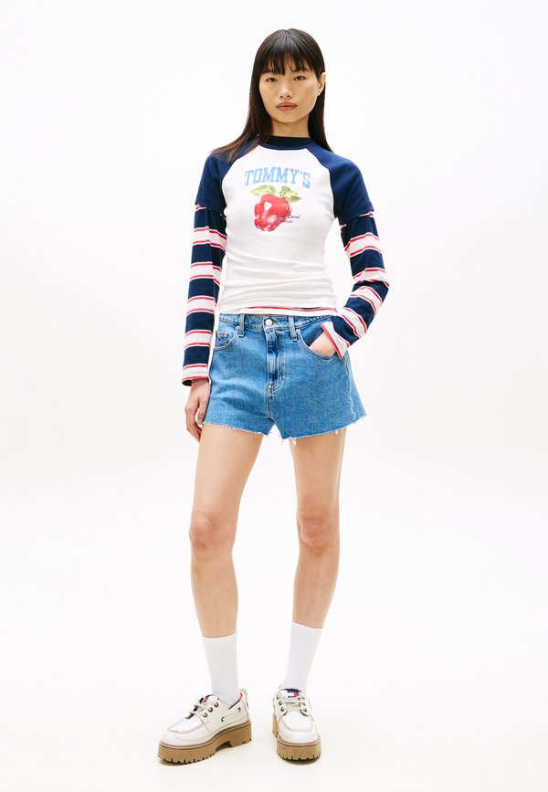 Tommy Jeans RAW HEM FADED DENIM SHORTS