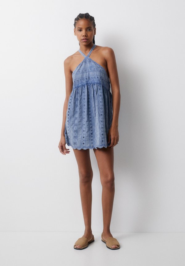 PULL&BEAR SHORT SWISS EMBROIDERY