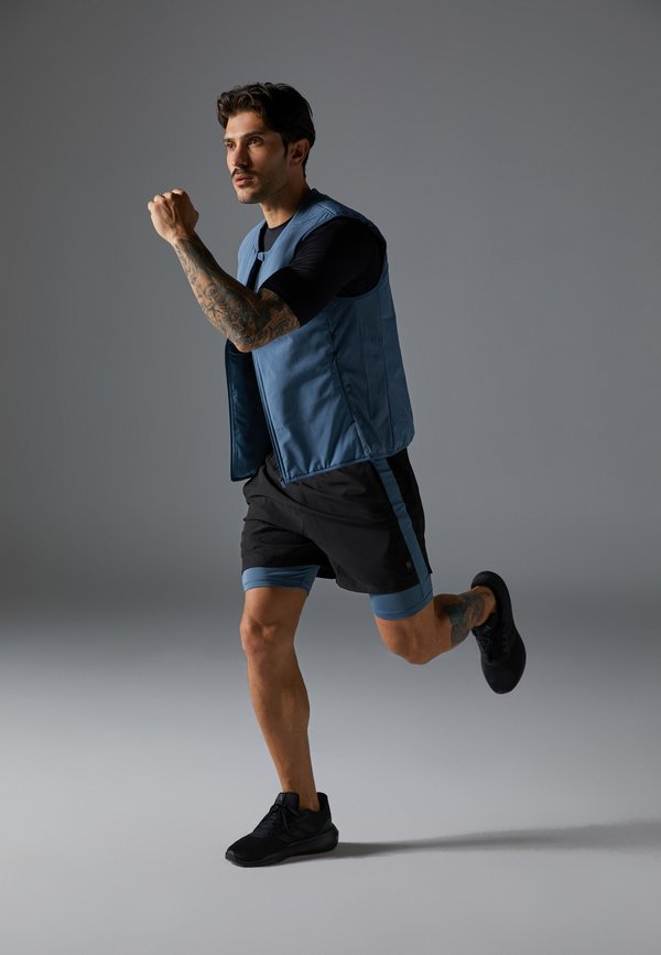 Pier One Sport by Zalando SLEEVELESS ZIP UP TRAINING GILET WITH POCKETS