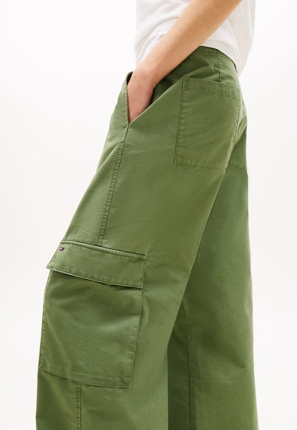 Tommy Jeans LOW RISE STRAIGHT WIDE LEG CARGO TROUSERS