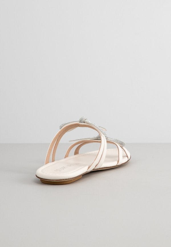 Stuart Weitzman BOW