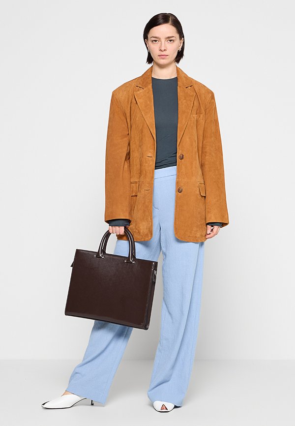 RIANI WIDE FIT