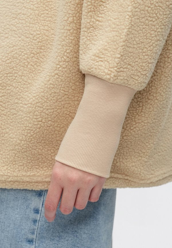 Noisy May igan fleece