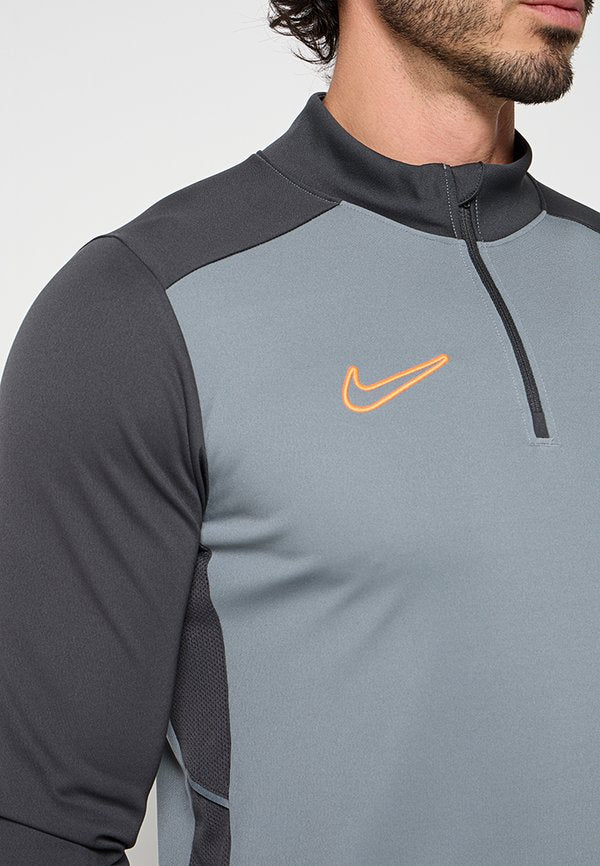 Nike Performance