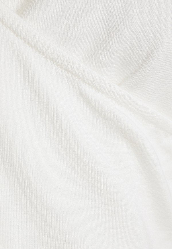 NA-KD KEYHOLE CROPPED