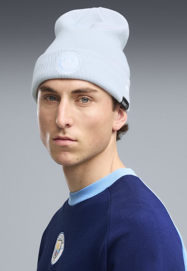 Puma MANCHESTER CITY FTBLESSENTIALS BEANIE UNISEX - Beanie - icy blue- white