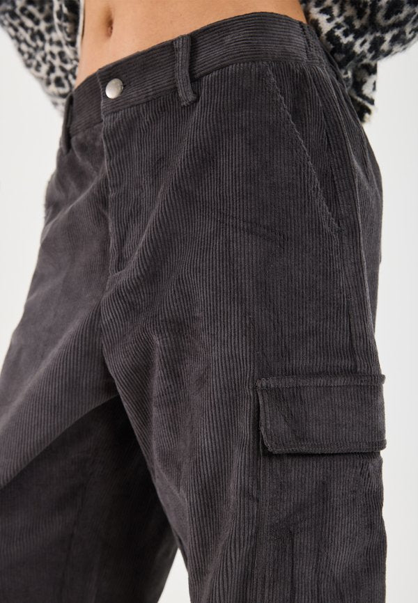 YOURTURN by Zalando CORDUROY CARGO TROUSERS