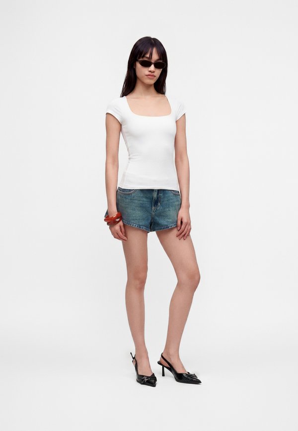 Hollister Co. SILVERLAKE
