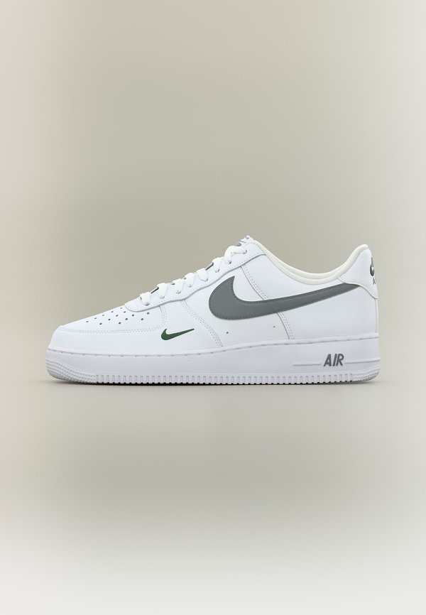 Nike Sportswear AIR FORCE 1 07 TECH UNISEX - Trainers - white/metallic cool grey/fir/cool grey