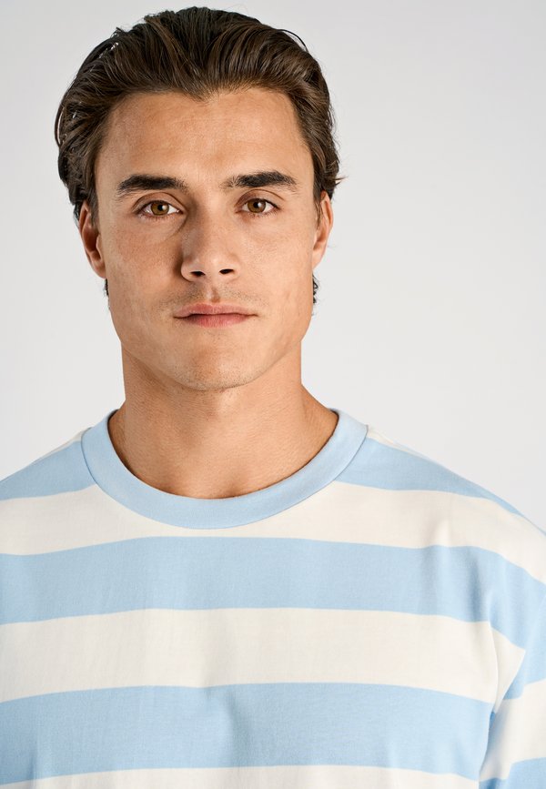 Lindbergh STRIPED OVERSIZED TEE
