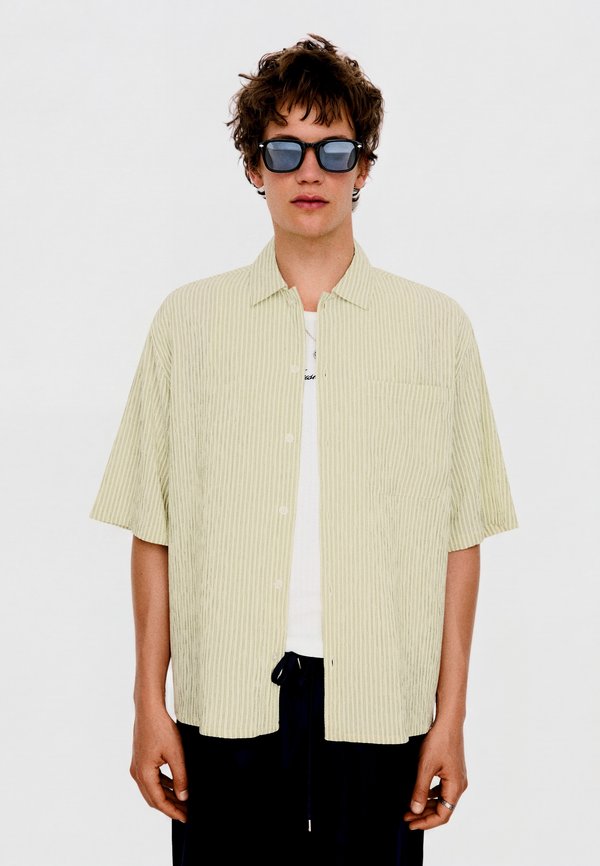 Bershka SHORT SLEEVE BOXY FIT STRIPE SHIRT - Shirt - dark green