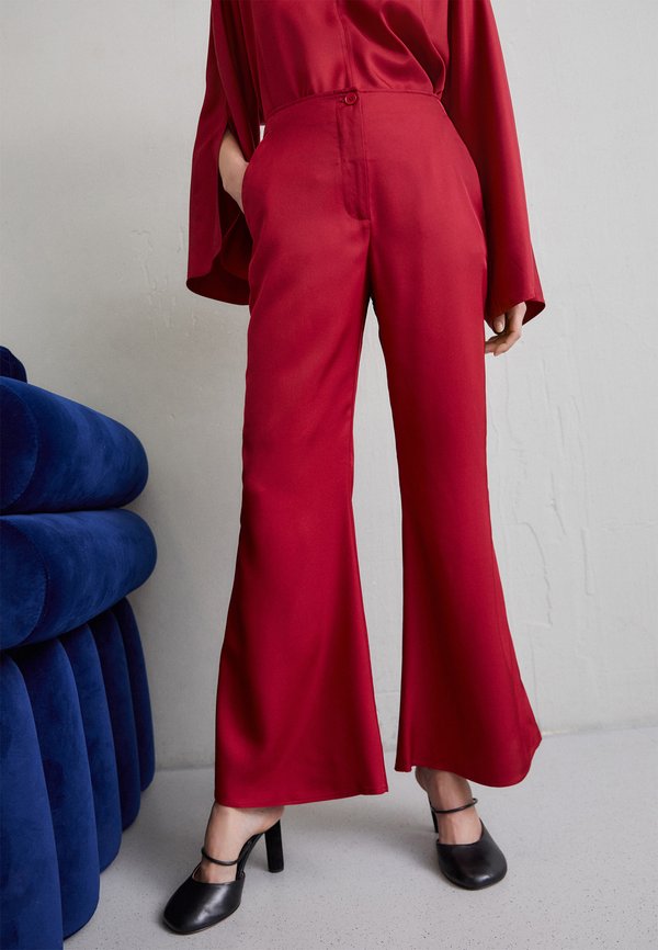 By Malene Birger AMORES