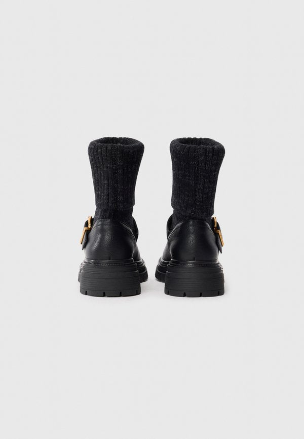 TWINSET