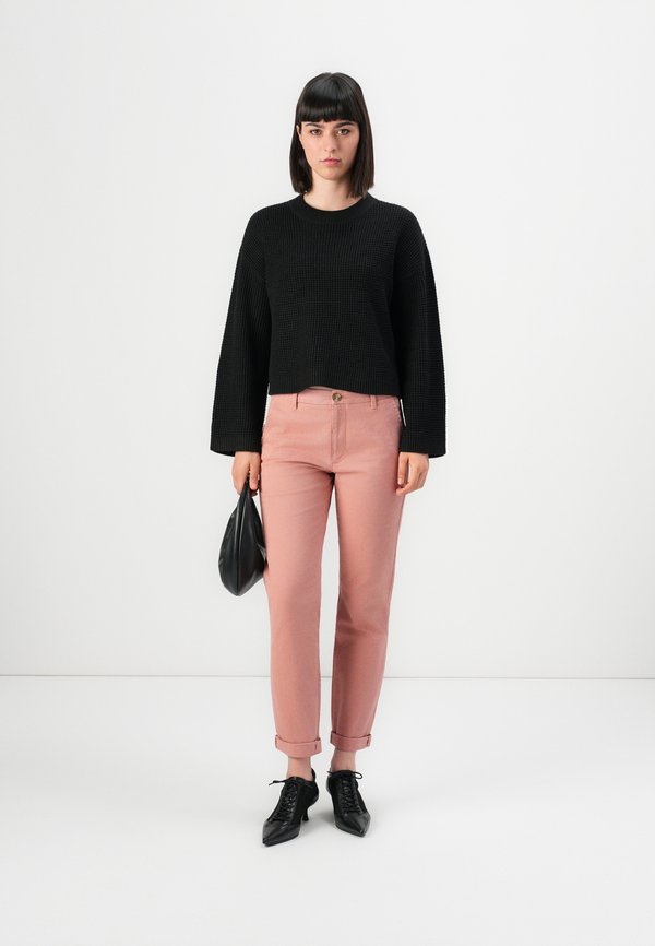 DOCKERS WEEKEND CHINO SLIM ANKLE