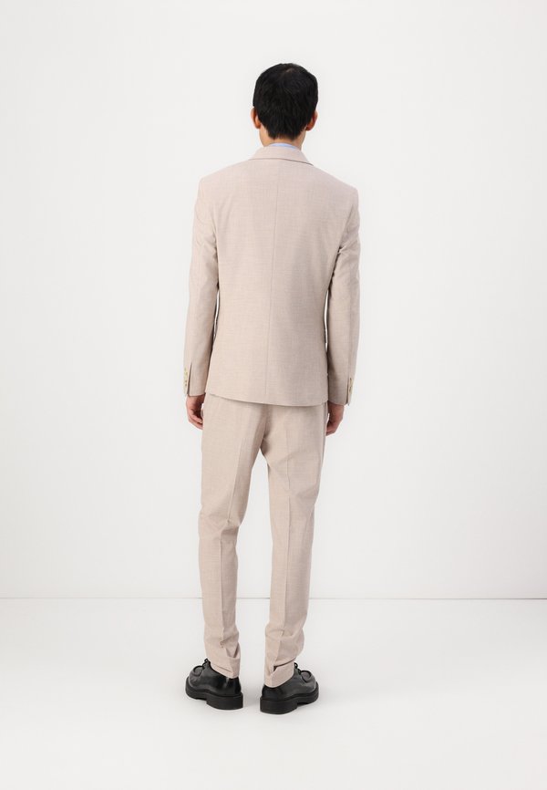 Isaac Dewhirst NOTCH SUIT THREE PIECE SLIM