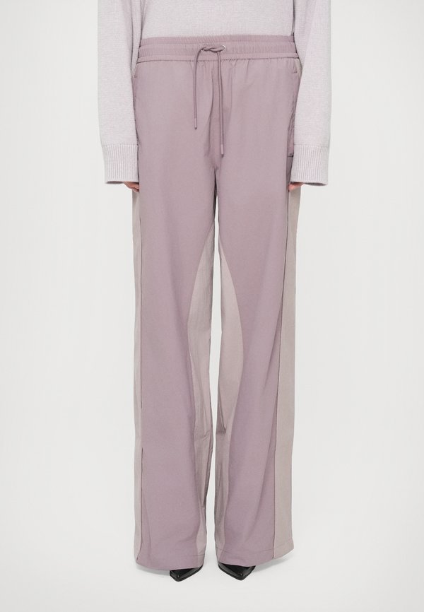 Han Kjøbenhavn DETAILED TRACK TROUSERS