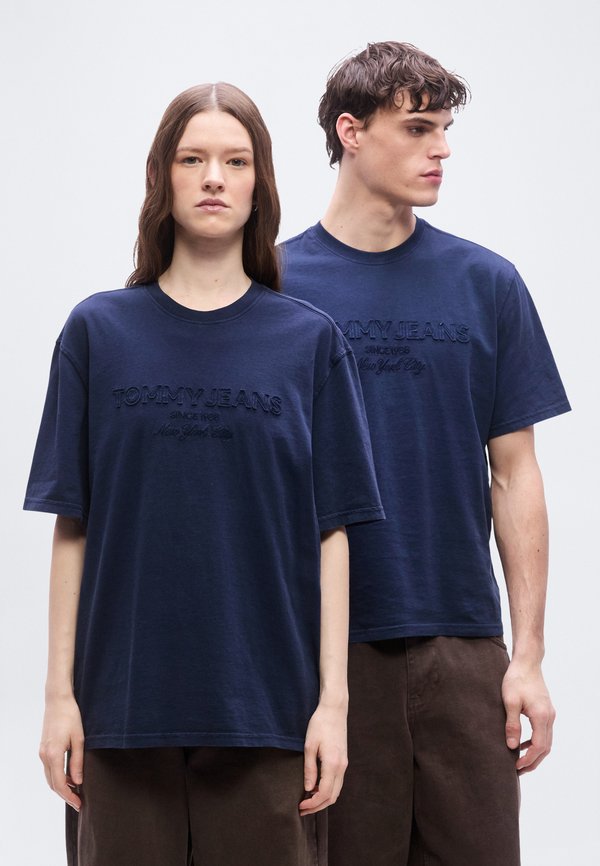 Tommy Jeans CLASSIC LOGO CREW NECK T-SHIRT