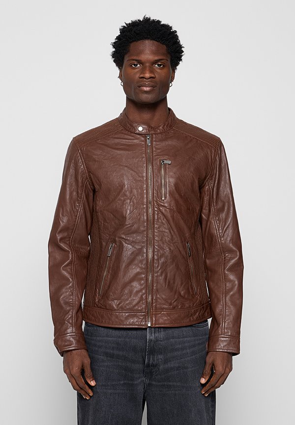 Lee Cooper
