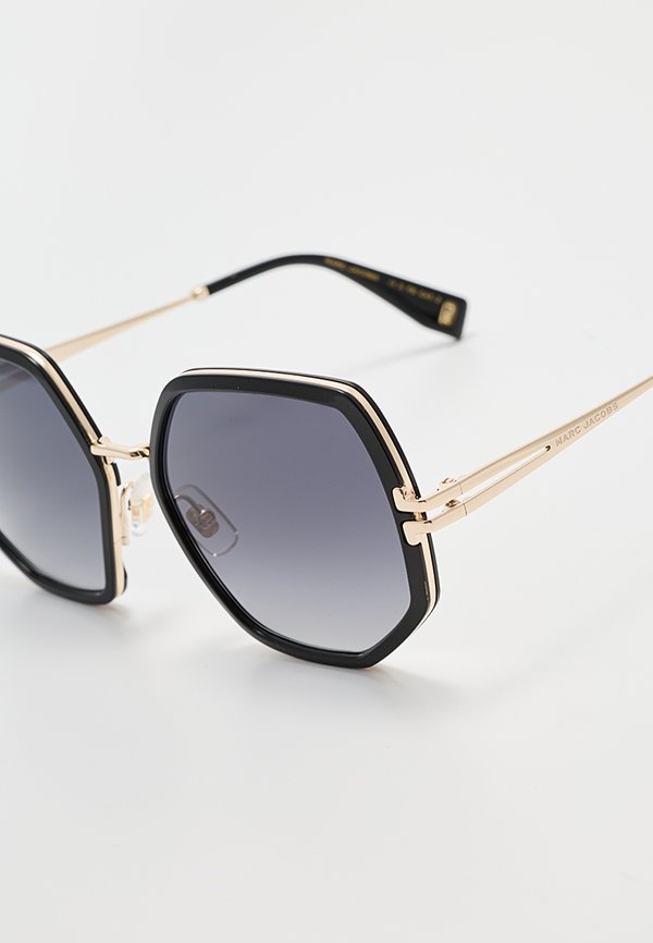 MARC JACOBS