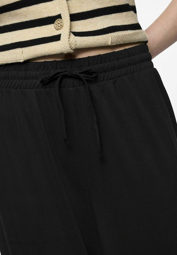 Pieces MIT WEITEM CANORA