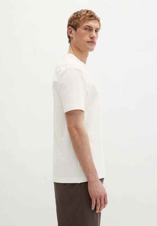 Marc O'Polo MARC O'POLO T-SHIRT LOOSE MIT FLORALEM BRUSTPRINT