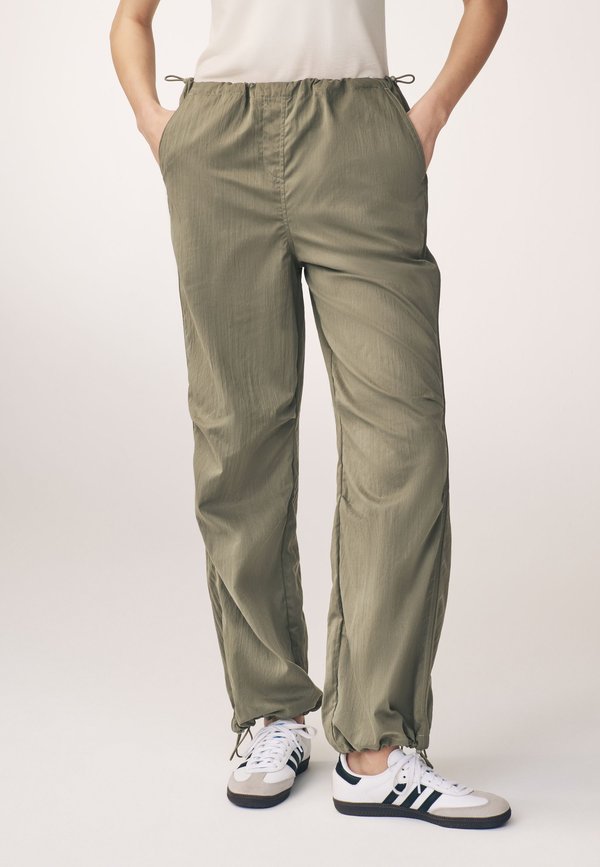Next WAIST PARACHUTE