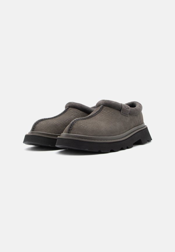 UGG TASMAN LUG EMBOSSED
