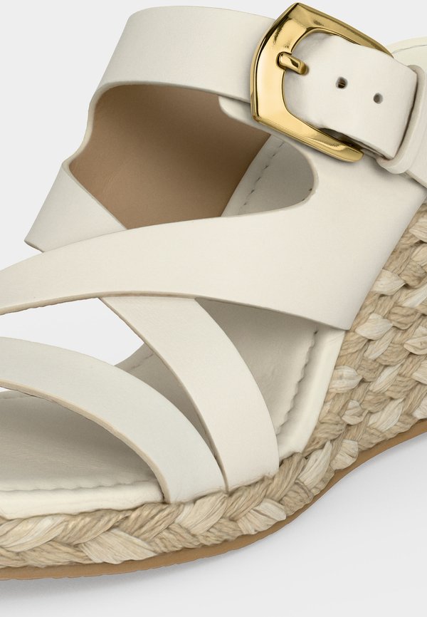 Stuart Weitzman SAI WEDGE