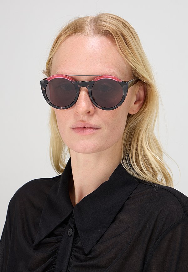 DKNY