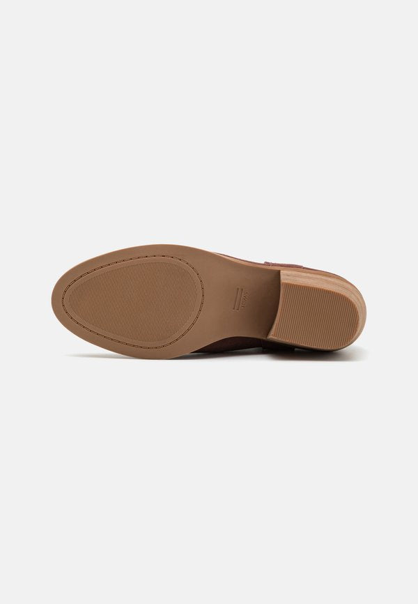 TOMS CONSTANCE