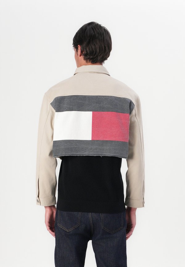 Tommy Jeans FLAG TRUCKER JACKET