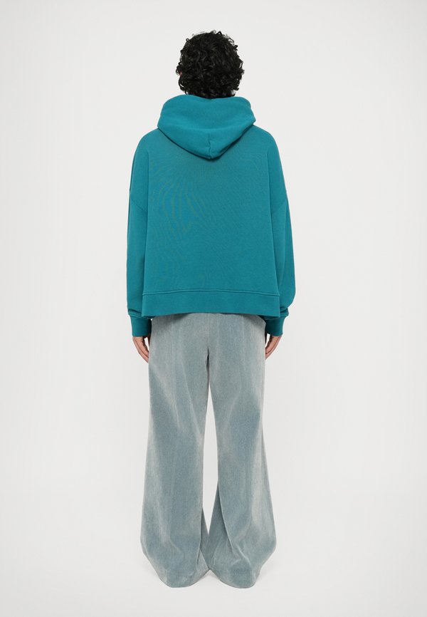 Bonsai SEASONAL GRAPHIC CROP HODIE OVERSIZE FIT UNISEX