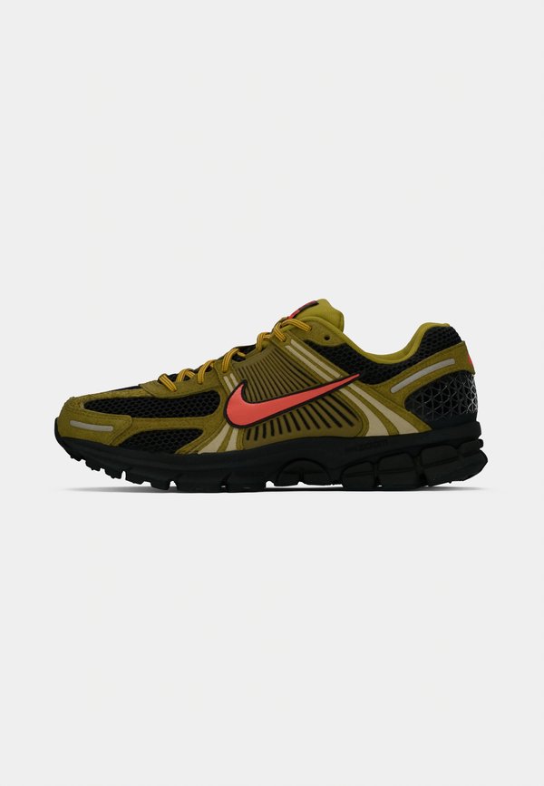 Nike Sportswear ZOOM VOMERO 5 PRM - Trainers - olive flak/picante red/black/quantum moss/fauna brown/gold leaf