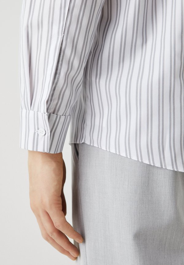 Pier One by Zalando