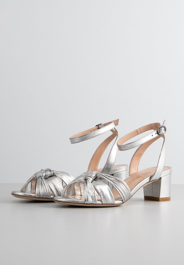 Stuart Weitzman ELVITA