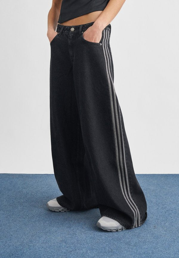 adidas Originals FIREBIRD - Relaxed fit jeans - true black denim