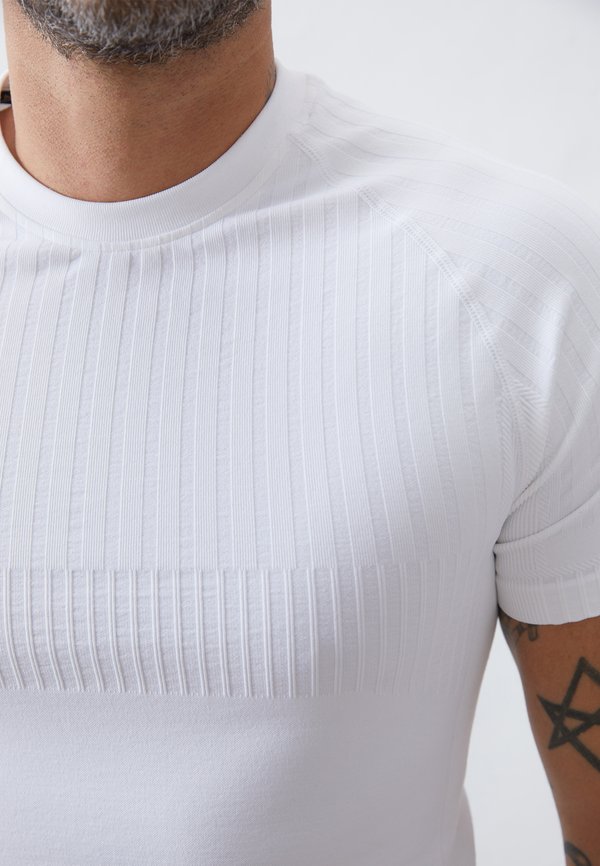 Pier One Sport by Zalando