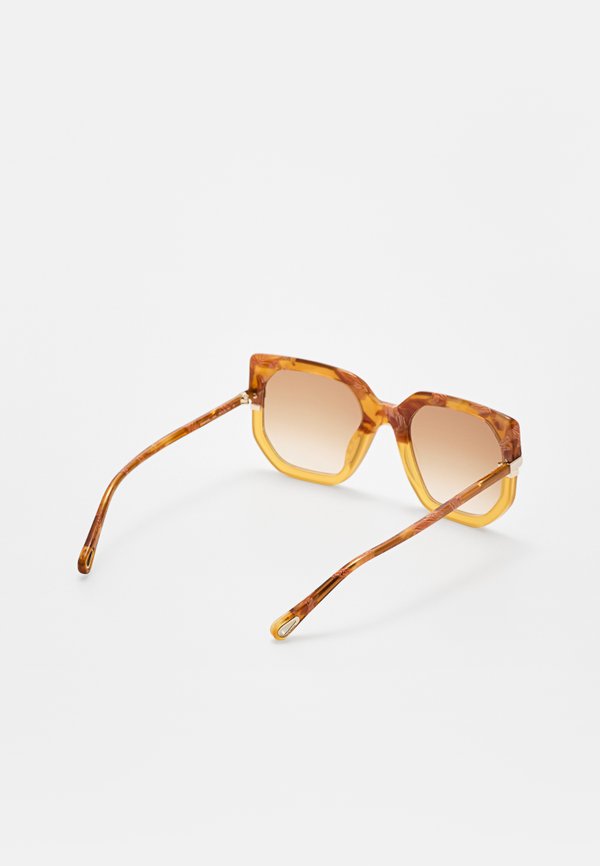 CHLOÉ