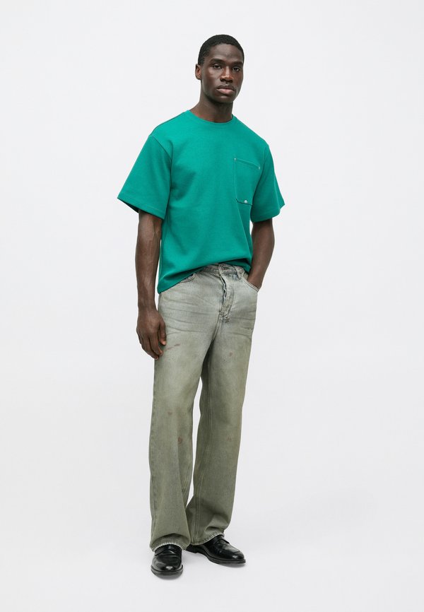 Essential Collective POCKET STUD