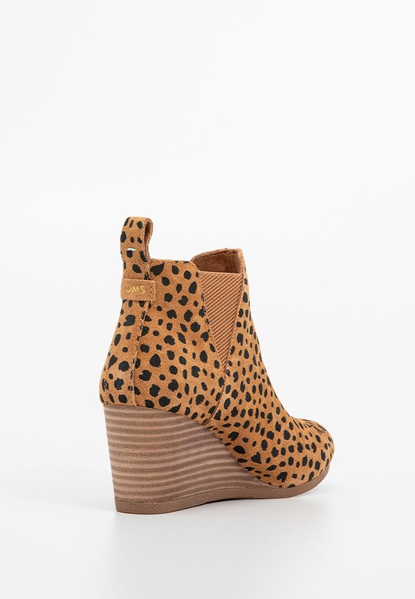 TOMS KELSEY