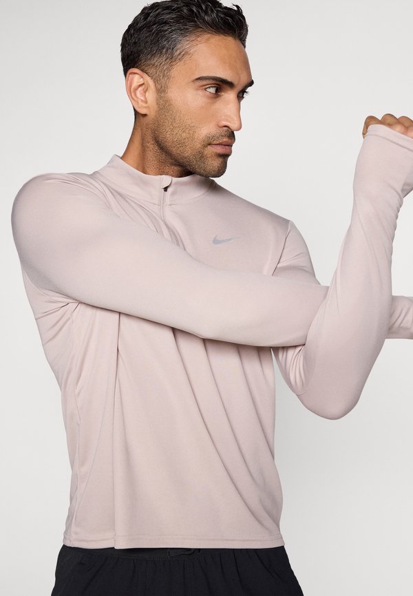 Nike Performance PACER TOP