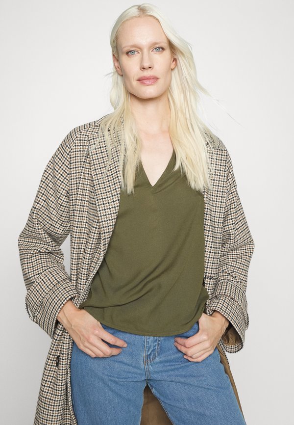 Vero Moda Tall VMVILMA V-NECK TOP
