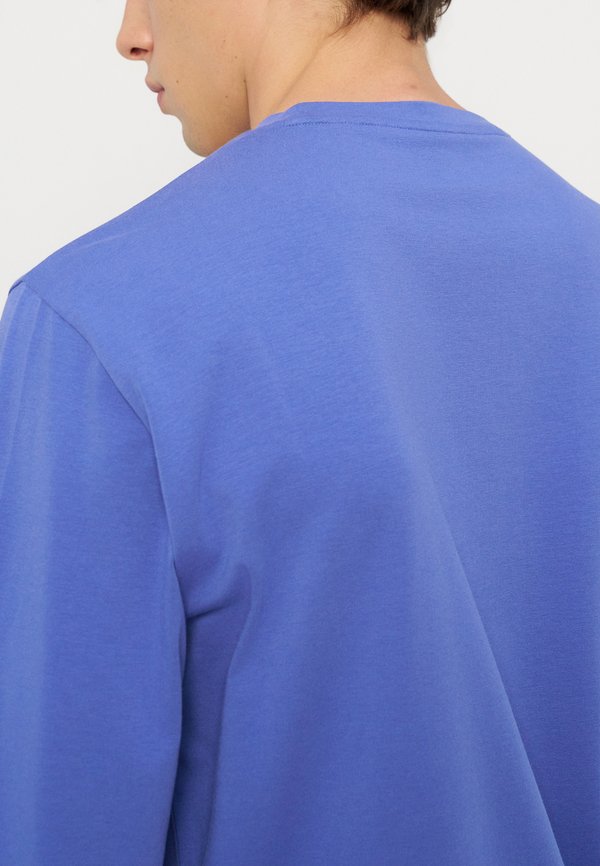 EA7 Emporio Armani