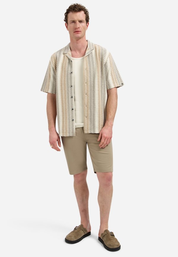 NO EXCESS WITH SHORT SLEEVES