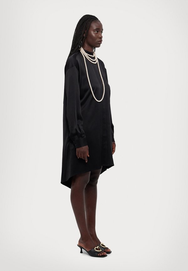 MOSCHINO ABITO