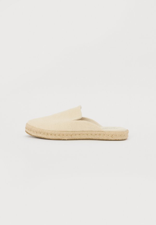 TOMS SANTIAGO