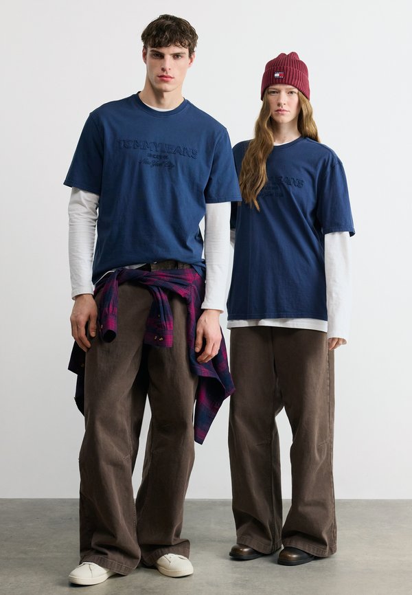 Tommy Jeans CLASSIC LOGO CREW NECK T-SHIRT