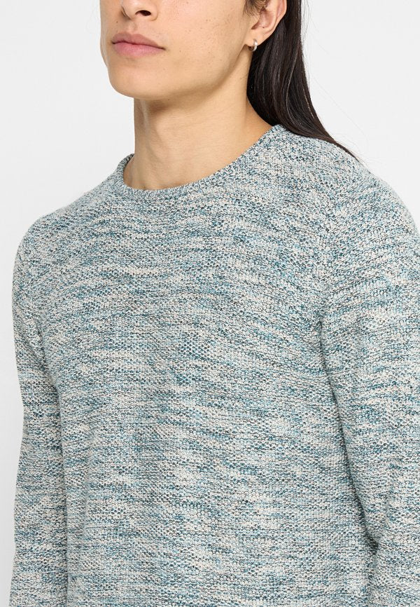 REVOLUTION REGULAR FIT